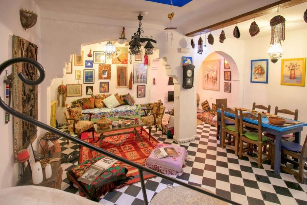 Afrahouse