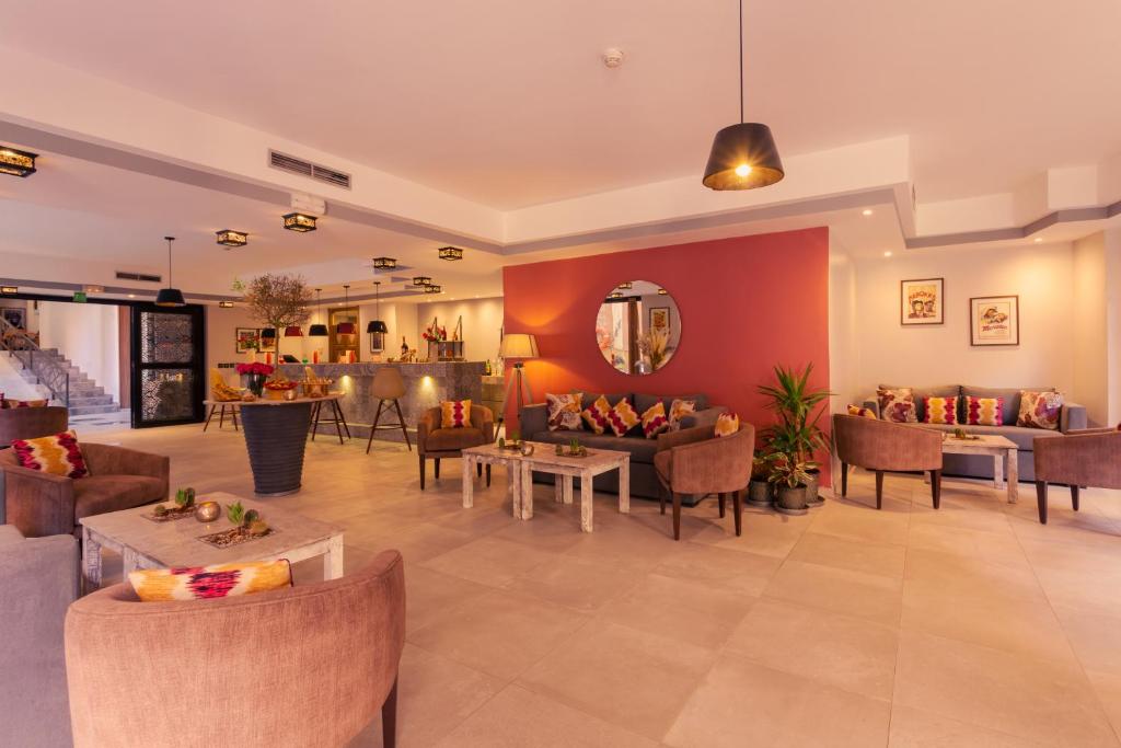 Dellarosa Hotel Suites & Spa